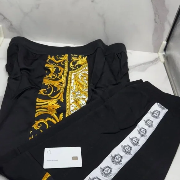 New VERSACE
Barocco Logo Sweatpants - Picture 3 of 10